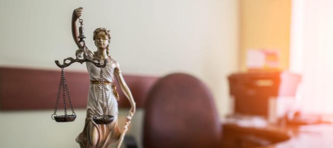 Prescricao-intercorrente-nos-processos-trabalhistas-é-possível É possível a prescrição intercorrente no processo do trabalho? Na imagem, estátua de Têmis, deusa da justiça, como representação da decisão justa na prescrição intercorrente nos processos trabalhistas.