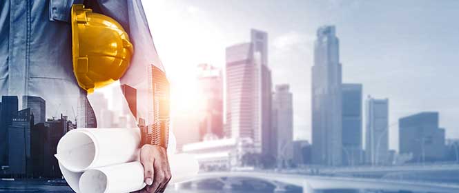 quais-as-principais-coberturas-do-seguro-de-obras O que cobre o seguro risco de engenharia? Na imagem, dono de uma empreiteira que entendeu qual a diferença entre RC obras e risco de engenharia e contratou ambos para sua empresa.