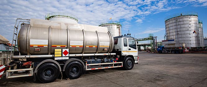 Quais os tipos de seguro de carga? Na imagem, transporte de carga que pode contratar cobertura básica B ou cobertura básica restrita C