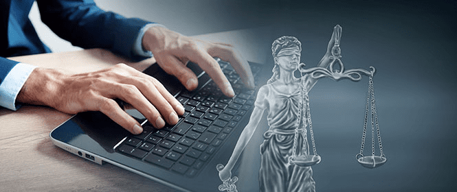 Qual o efeito do recurso de embargos de declaração? Na imagem, juiz descrevendo a decisão do recurso