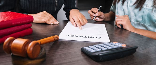 Qual o valor de preparo para apelação? Na imagem, cliente e advogada entendem quais são as despesas relacionadas ao recurso de apelação