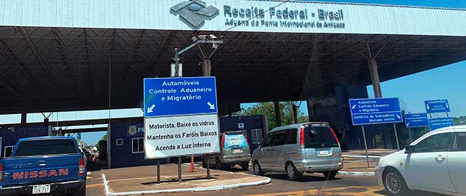 qual-o-valor-do-seguro-carta-verde Qual o valor do seguro Carta Verde? Na imagem, motoristas viajando para os países do Mercosul, todos em dia com a obrigatoriedade da Carta Verde.