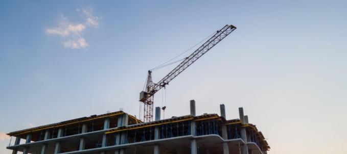 seguro-patrimonial-empresarial-o-que-e O que é seguro patrimonial empresarial? Na imagem, prédio de empresa em construção, mas já protegido com o seguro patrimonial para empresas.