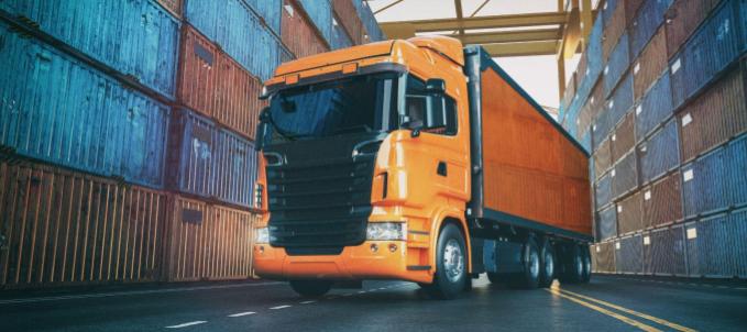 seguros-de-carga-mais-conhecidos Quais são os tipos de seguros para transporte de carga? Na imagem, caminhão em alusão aos tipos de seguros obrigatórios